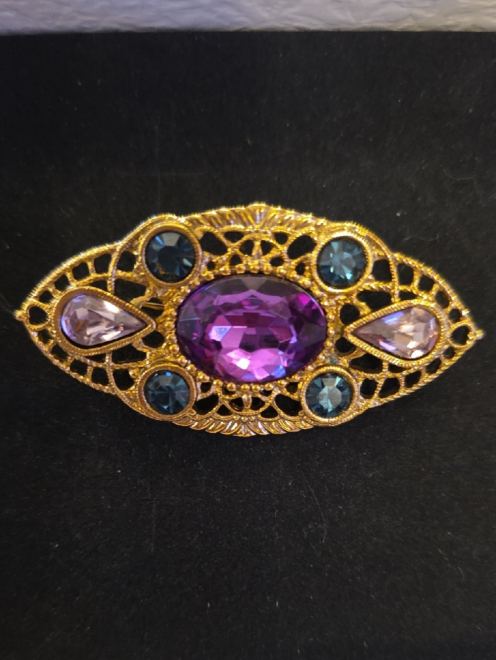 Vintage 1928 Brand Brooch Gold Tone Filigreed Brilliant Glass Rhinestones Purple